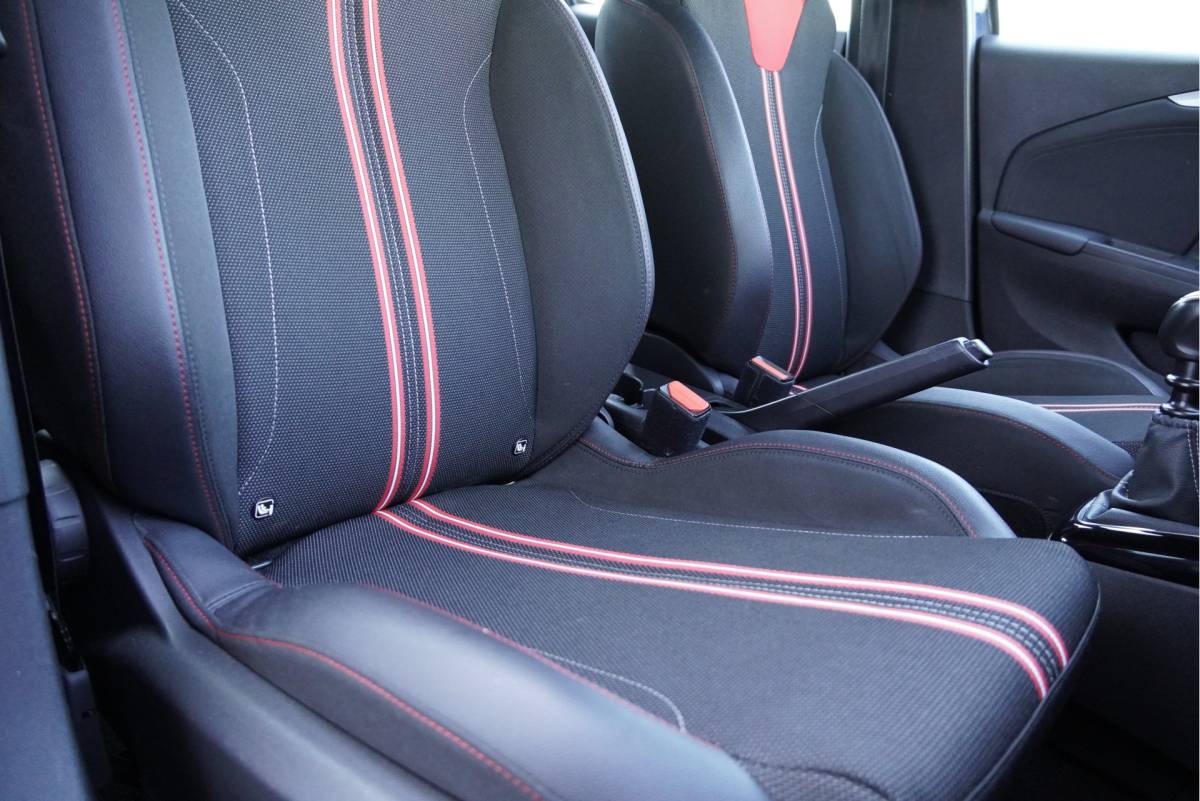 Opel Corsa Opel Corsa 1.2 5drs GS Line BJ2020 Lmv 16″ | Led | App-Connect | Airco | Cruise control | Zwarte hemel | Sportstoelen | Getint glas
