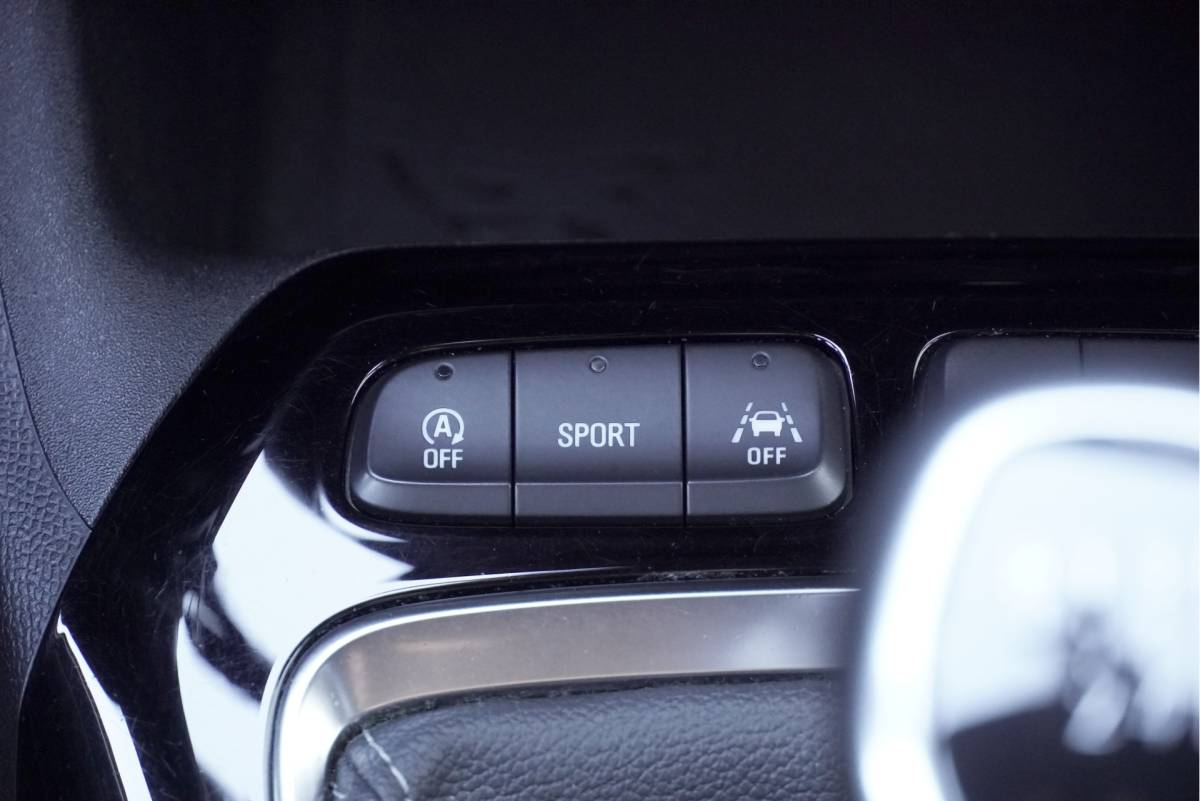 Opel Corsa Opel Corsa 1.2 5drs GS Line BJ2020 Lmv 16″ | Led | App-Connect | Airco | Cruise control | Zwarte hemel | Sportstoelen | Getint glas
