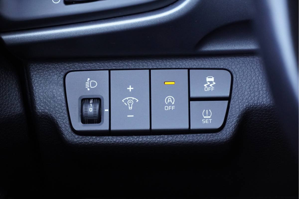 Kia Stonic Kia Stonic 1.0 T-GDi MHEV DynamicLine BJ2021 Lmv 15″ | Led | App-Connect | Achteruitrijcamera | Airco | Cruise control | Getint glas