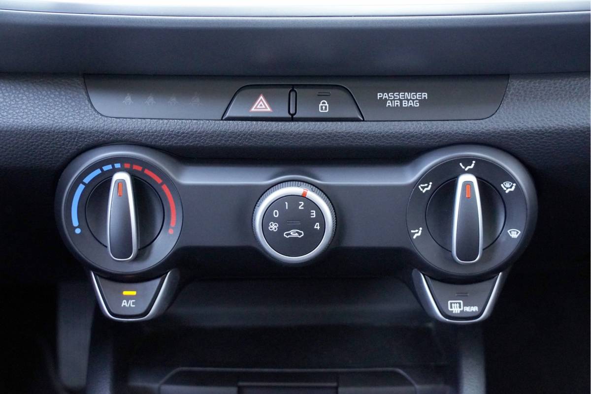 Kia Stonic Kia Stonic 1.0 T-GDi MHEV DynamicLine BJ2021 Lmv 15″ | Led | App-Connect | Achteruitrijcamera | Airco | Cruise control | Getint glas