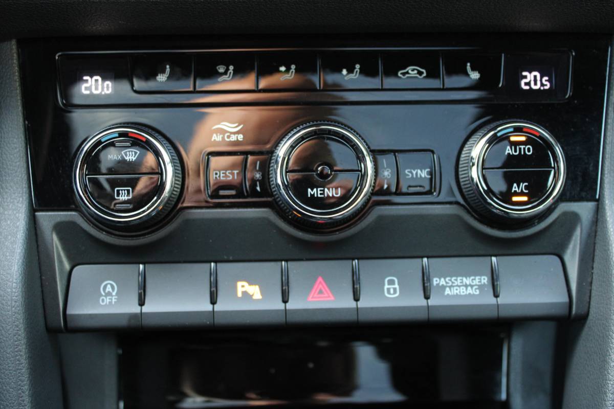 Škoda Kodiaq ŠKODA Kodiaq 1.5 TSI Sportline Panoramadak Leer/Alcantara Camera Full-Led