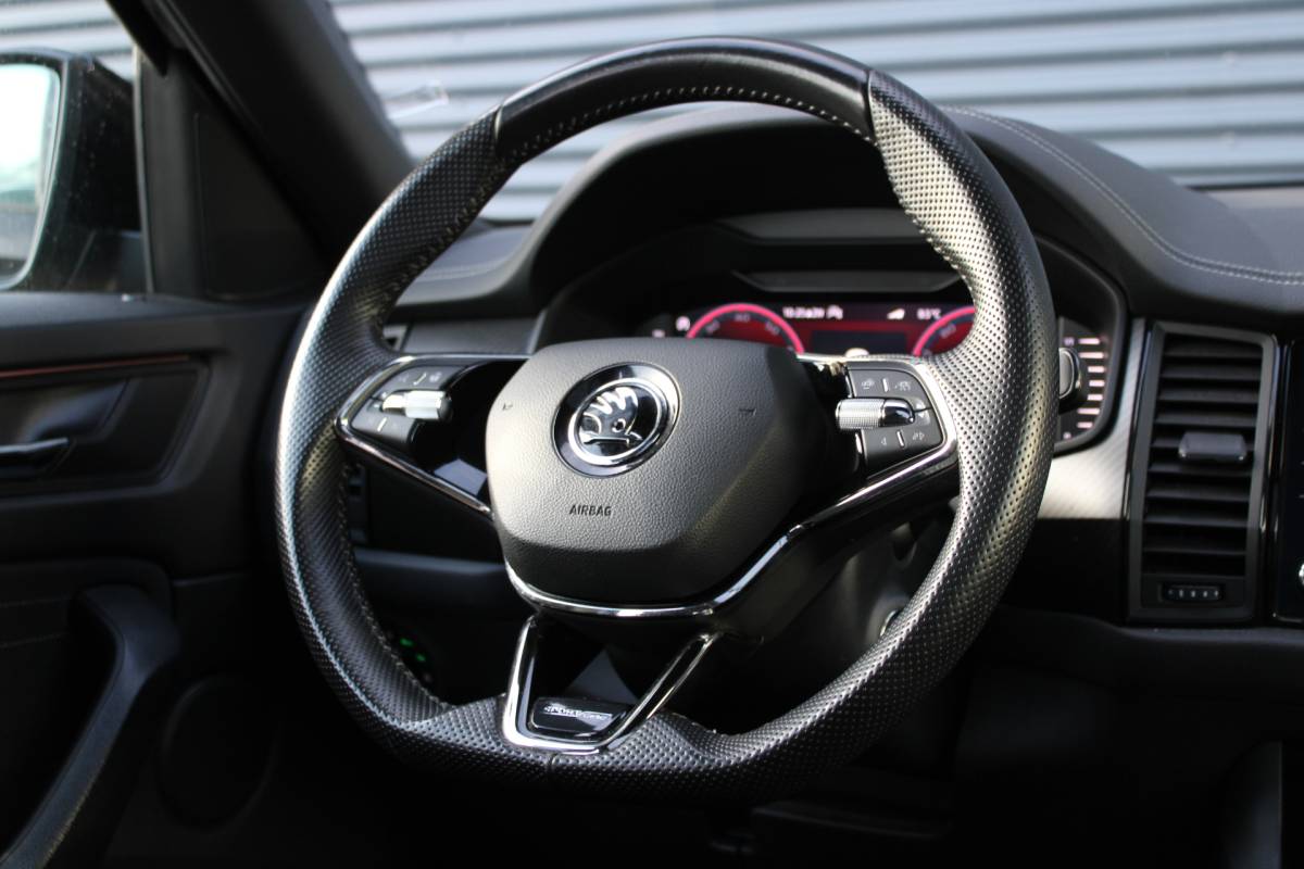 Škoda Kodiaq ŠKODA Kodiaq 1.5 TSI Sportline Panoramadak Leer/Alcantara Camera Full-Led