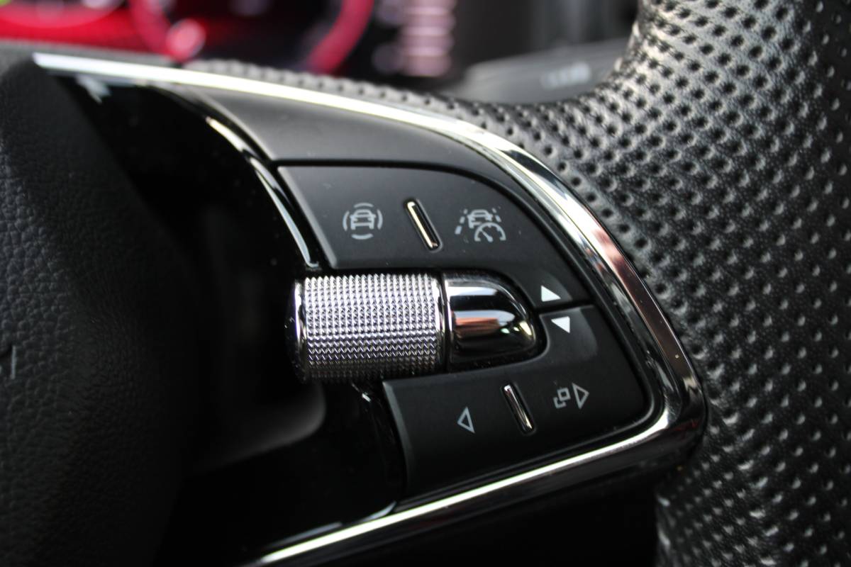 Škoda Kodiaq ŠKODA Kodiaq 1.5 TSI Sportline Panoramadak Leer/Alcantara Camera Full-Led