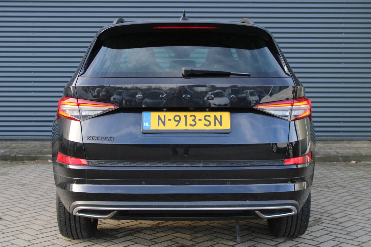 Škoda Kodiaq ŠKODA Kodiaq 1.5 TSI Sportline Panoramadak Leer/Alcantara Camera Full-Led
