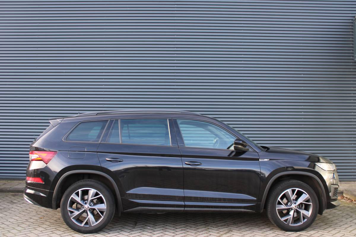 Škoda Kodiaq ŠKODA Kodiaq 1.5 TSI Sportline Panoramadak Leer/Alcantara Camera Full-Led