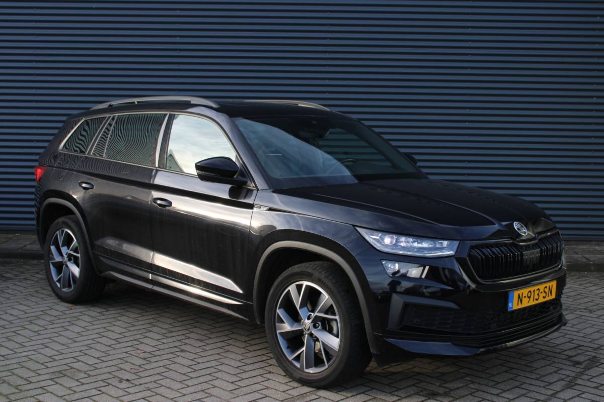 Škoda Kodiaq ŠKODA Kodiaq 1.5 TSI Sportline Panoramadak Leer/Alcantara Camera Full-Led