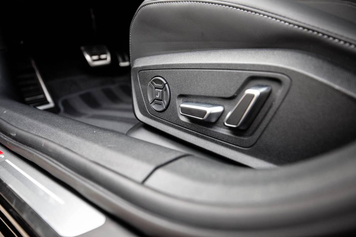 Audi A6 Audi A6 Avant 2.0 e-hybrid quattro S edition Competition