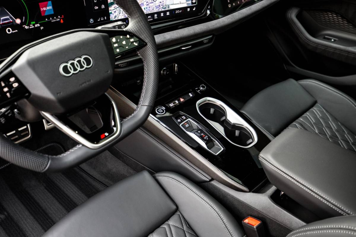 Audi A6 Audi A6 Avant 2.0 e-hybrid quattro S edition Competition
