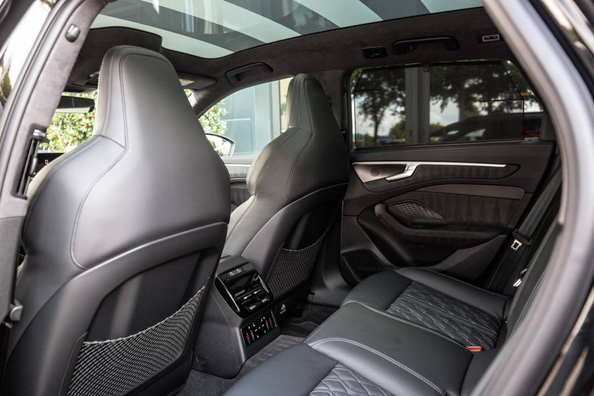 Audi A6 Audi A6 Avant 2.0 e-hybrid quattro S edition Competition