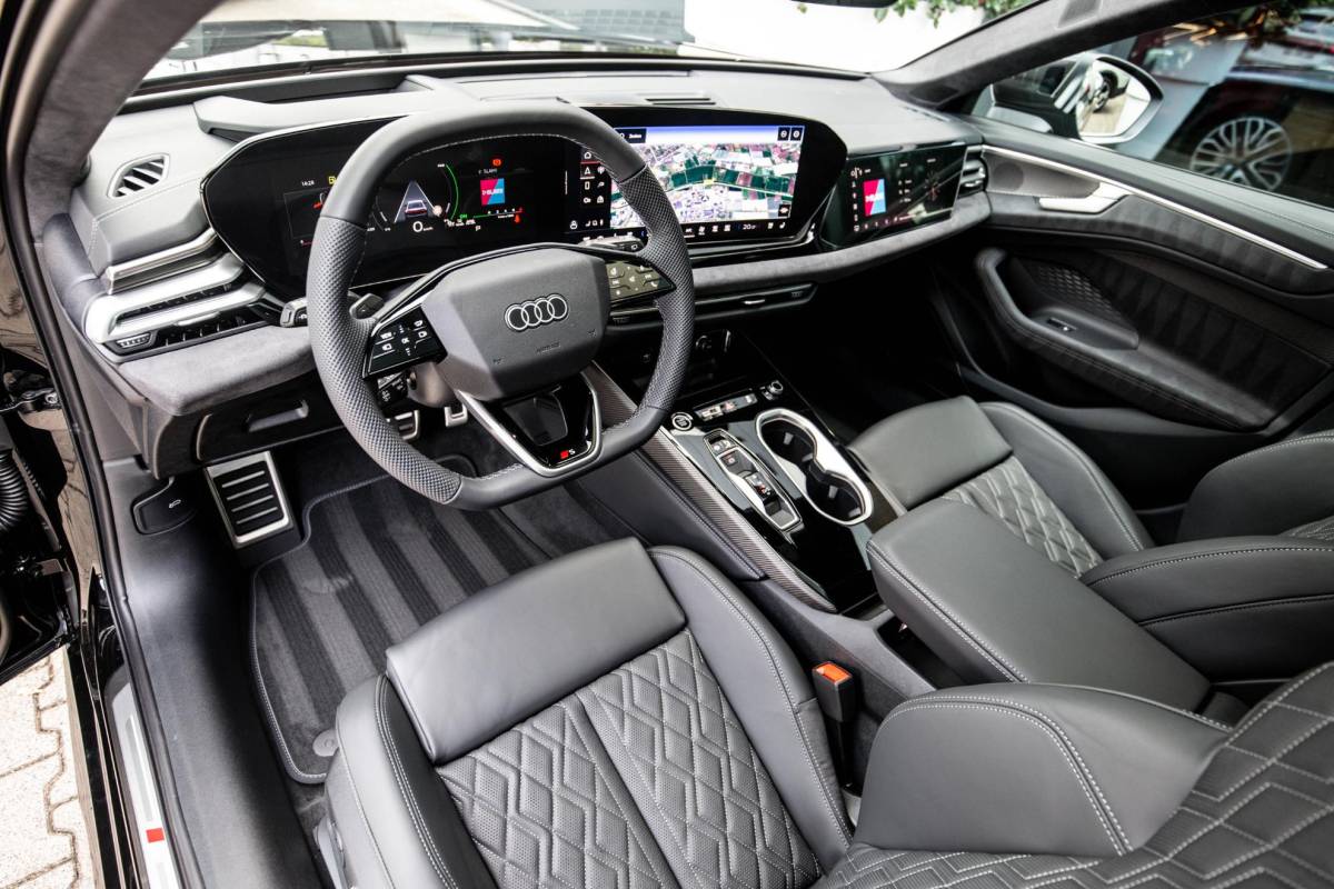 Audi A6 Audi A6 Avant 2.0 e-hybrid quattro S edition Competition