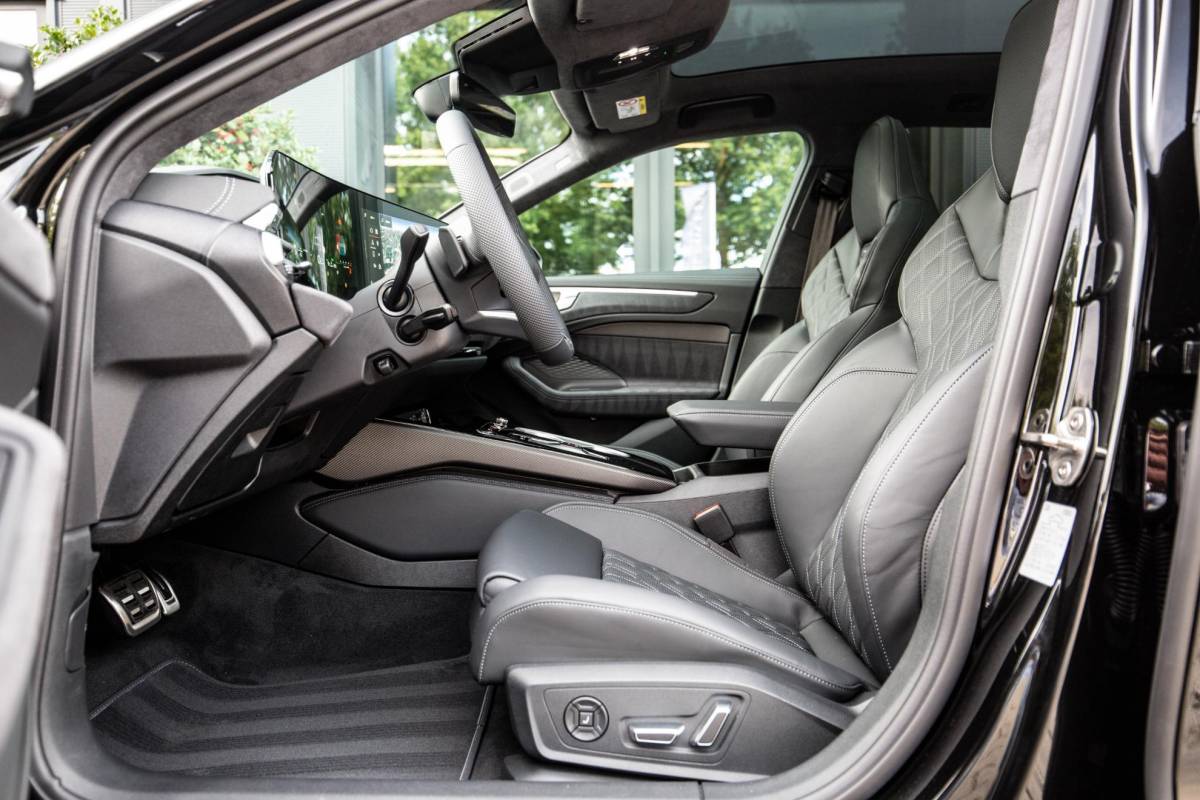 Audi A6 Audi A6 Avant 2.0 e-hybrid quattro S edition Competition