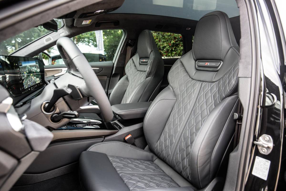 Audi A6 Audi A6 Avant 2.0 e-hybrid quattro S edition Competition