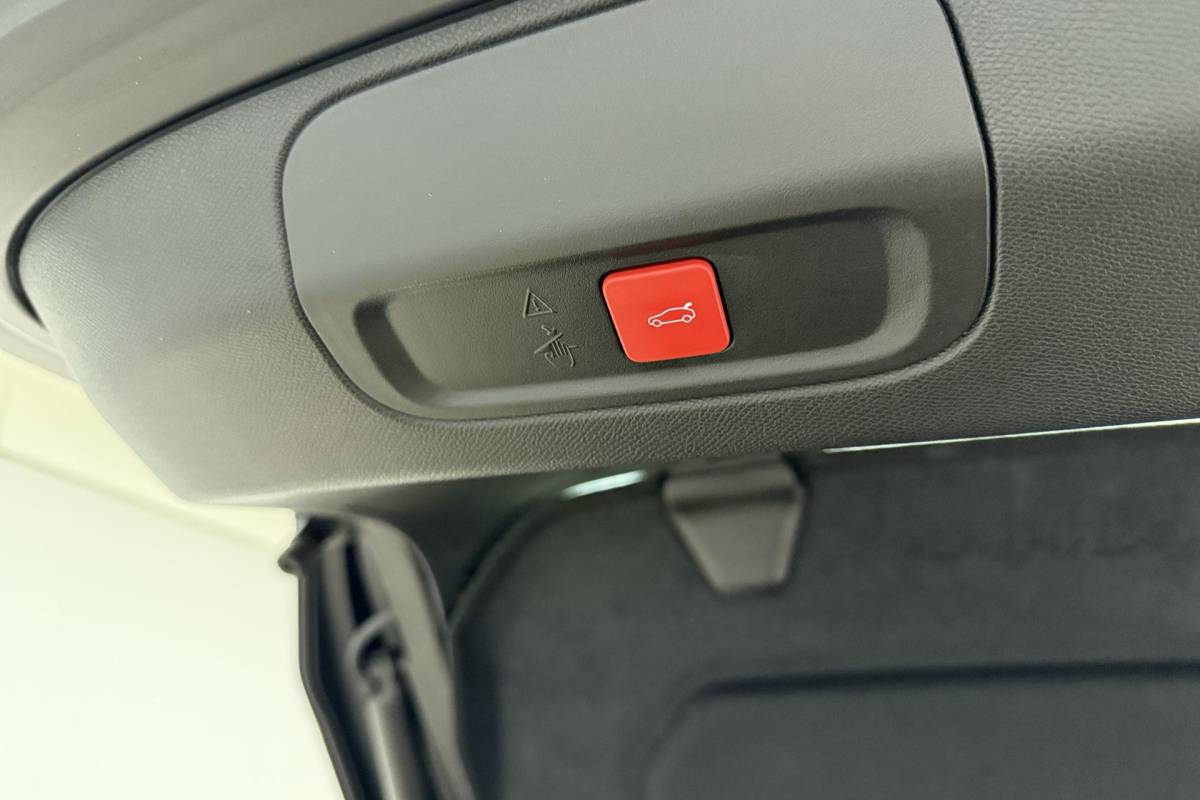 Peugeot 408 Peugeot 408 1.6 HYbrid GT 225pk EAT8 First Edition | Adaptive Cruise Control | Matrix LED | Stoelverwarming | Verwarmd stuurwiel | Handsfree achterklep | Keyless Entry & Start | AGR Bestuurdersstoel | Camera | 20” ‘Monolithe’ velgen | 1e Eigenaar