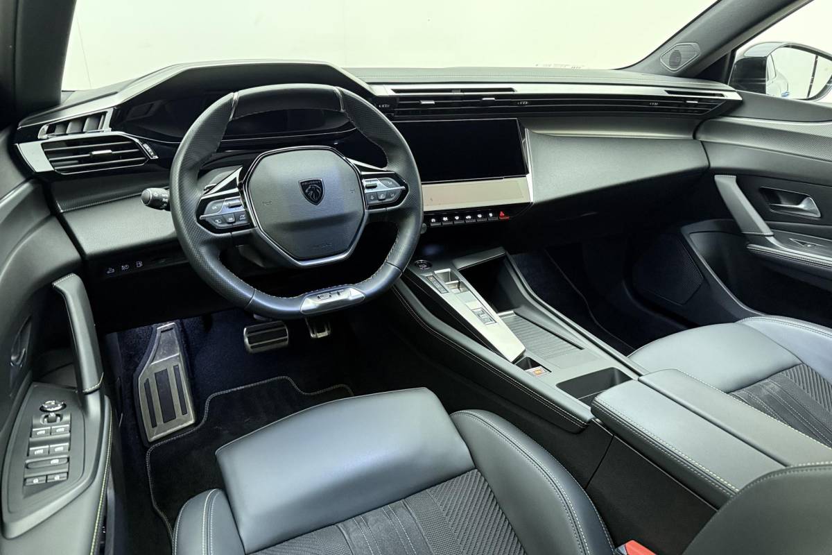 Peugeot 408 Peugeot 408 1.6 HYbrid GT 225pk EAT8 First Edition | Adaptive Cruise Control | Matrix LED | Stoelverwarming | Verwarmd stuurwiel | Handsfree achterklep | Keyless Entry & Start | AGR Bestuurdersstoel | Camera | 20” ‘Monolithe’ velgen | 1e Eigenaar