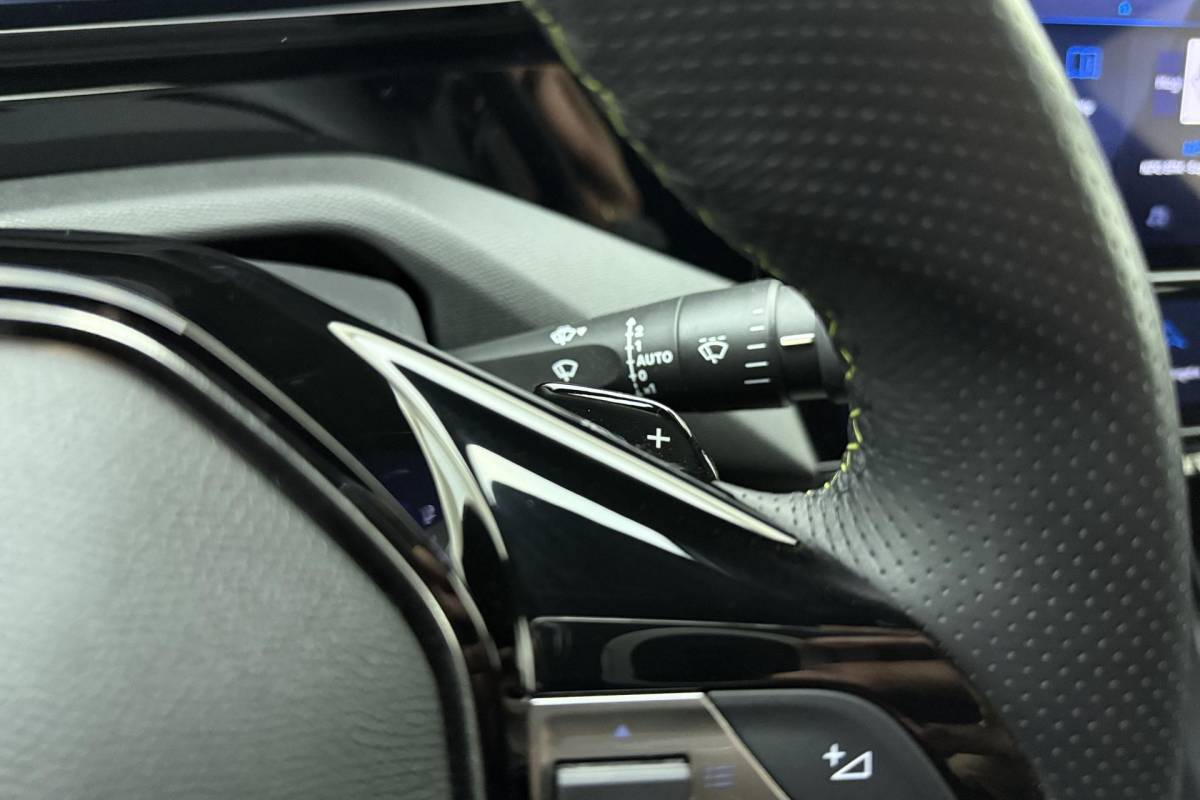 Peugeot 408 Peugeot 408 1.6 HYbrid GT 225pk EAT8 First Edition | Adaptive Cruise Control | Matrix LED | Stoelverwarming | Verwarmd stuurwiel | Handsfree achterklep | Keyless Entry & Start | AGR Bestuurdersstoel | Camera | 20” ‘Monolithe’ velgen | 1e Eigenaar