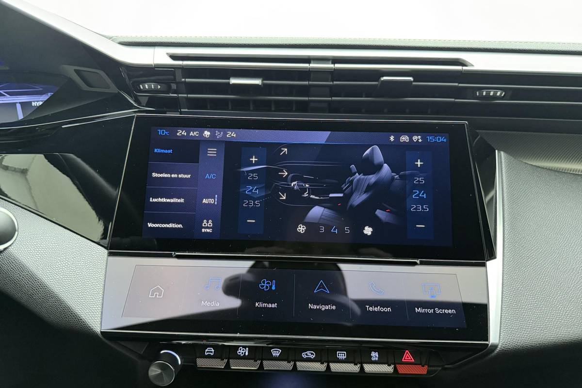 Peugeot 408 Peugeot 408 1.6 HYbrid GT 225pk EAT8 First Edition | Adaptive Cruise Control | Matrix LED | Stoelverwarming | Verwarmd stuurwiel | Handsfree achterklep | Keyless Entry & Start | AGR Bestuurdersstoel | Camera | 20” ‘Monolithe’ velgen | 1e Eigenaar