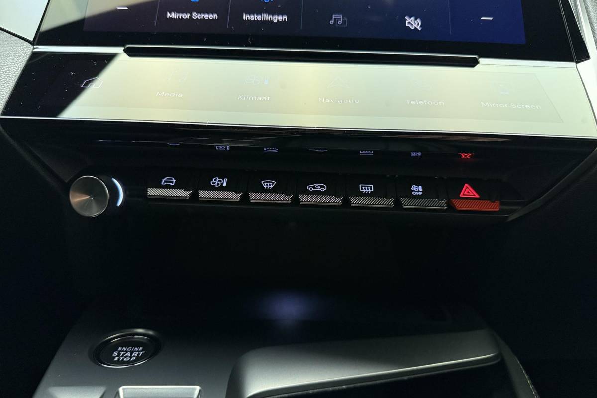 Peugeot 408 Peugeot 408 1.6 HYbrid GT 225pk EAT8 First Edition | Adaptive Cruise Control | Matrix LED | Stoelverwarming | Verwarmd stuurwiel | Handsfree achterklep | Keyless Entry & Start | AGR Bestuurdersstoel | Camera | 20” ‘Monolithe’ velgen | 1e Eigenaar