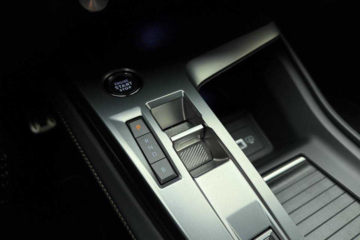 Peugeot 408 Peugeot 408 1.6 HYbrid GT 225pk EAT8 First Edition | Adaptive Cruise Control | Matrix LED | Stoelverwarming | Verwarmd stuurwiel | Handsfree achterklep | Keyless Entry & Start | AGR Bestuurdersstoel | Camera | 20” ‘Monolithe’ velgen | 1e Eigenaar