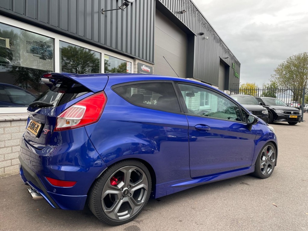 Ford Fiesta Ford Fiesta 1.6 ST2 183pk Miltek Winterpack Coating Dab+ Keyless Recaro