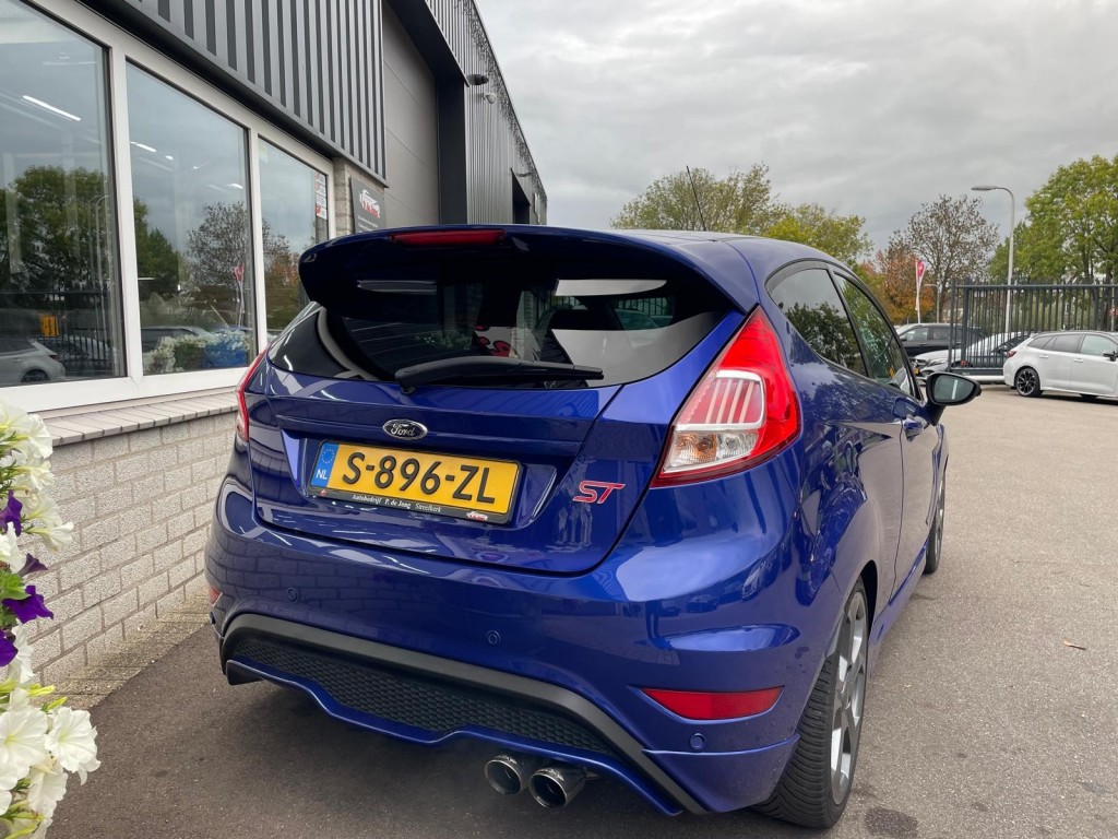 Ford Fiesta Ford Fiesta 1.6 ST2 183pk Miltek Winterpack Coating Dab+ Keyless Recaro
