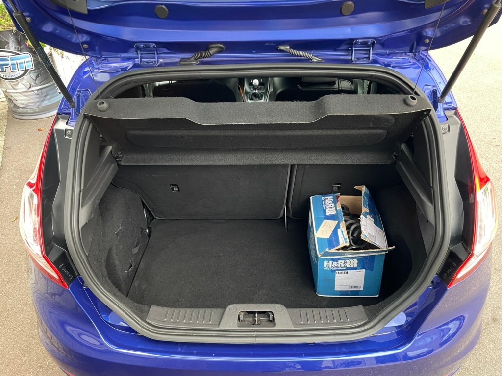 Ford Fiesta Ford Fiesta 1.6 ST2 183pk Miltek Winterpack Coating Dab+ Keyless Recaro