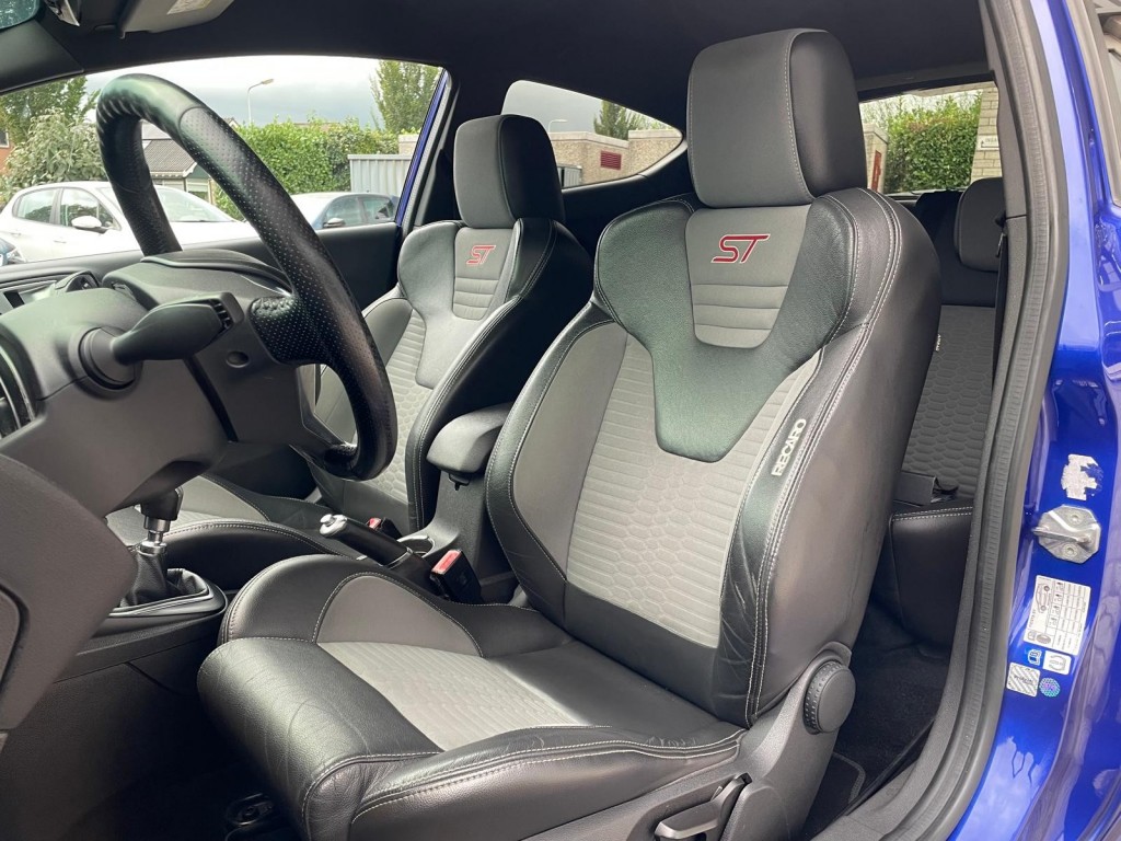 Ford Fiesta Ford Fiesta 1.6 ST2 183pk Miltek Winterpack Coating Dab+ Keyless Recaro