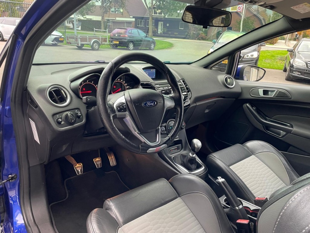 Ford Fiesta Ford Fiesta 1.6 ST2 183pk Miltek Winterpack Coating Dab+ Keyless Recaro