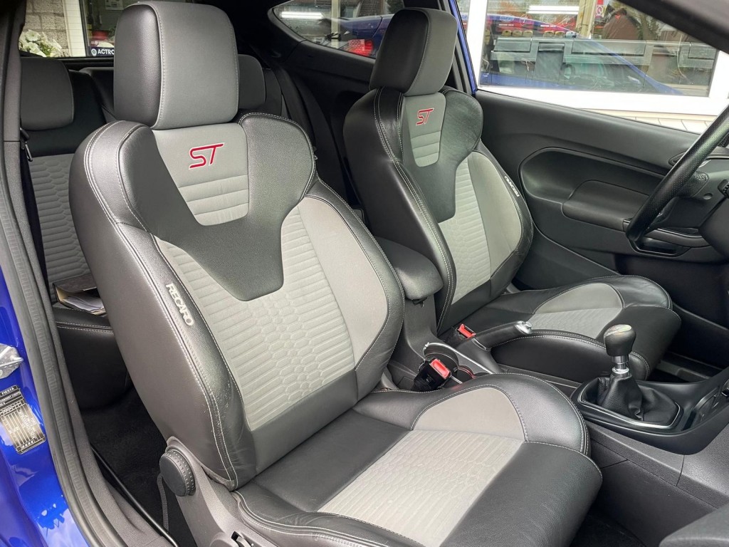 Ford Fiesta Ford Fiesta 1.6 ST2 183pk Miltek Winterpack Coating Dab+ Keyless Recaro