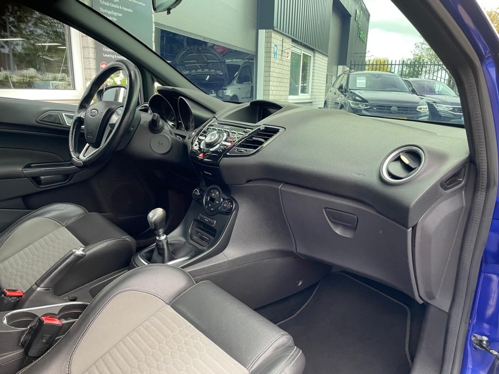 Ford Fiesta Ford Fiesta 1.6 ST2 183pk Miltek Winterpack Coating Dab+ Keyless Recaro