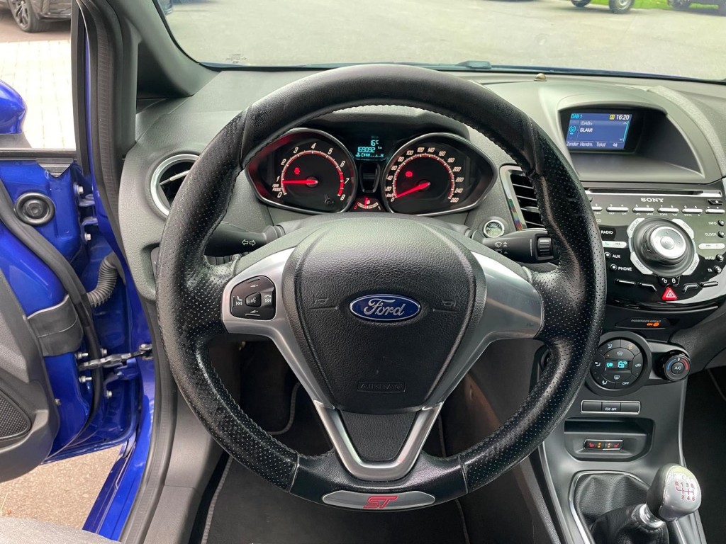 Ford Fiesta Ford Fiesta 1.6 ST2 183pk Miltek Winterpack Coating Dab+ Keyless Recaro