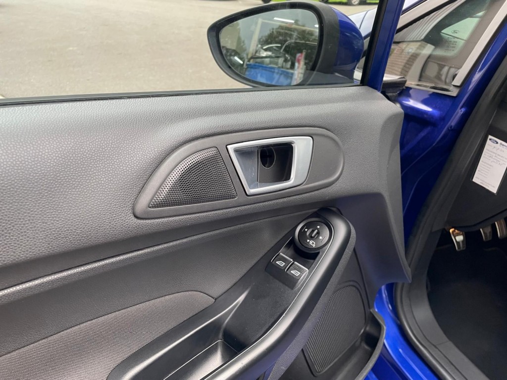 Ford Fiesta Ford Fiesta 1.6 ST2 183pk Miltek Winterpack Coating Dab+ Keyless Recaro