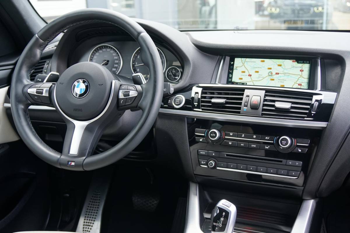 BMW X3 BMW X3 sDrive20i Centennial High Executive M SPORT * facelift* + 2400KG TREKGEWICHT / CAMERA