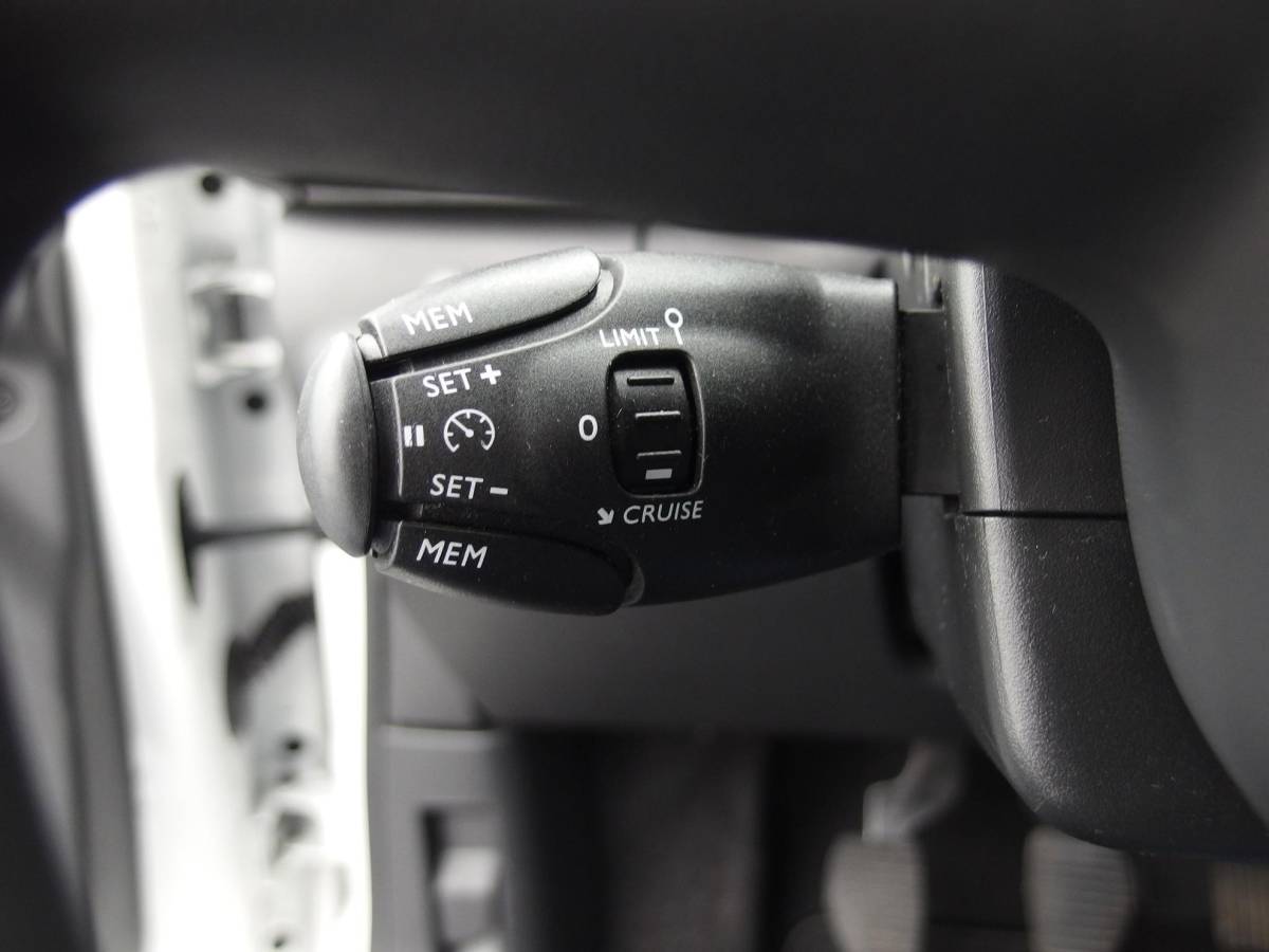 Citroën C3 Citroen C3 1.6 BlueHDi Feel CARPLAY / NAVI / CLIMA / PDC / BLUETOOTH / CRUISE / NL-AUTO