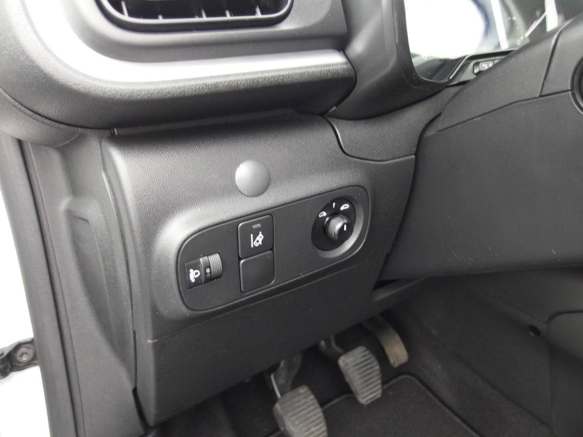 Citroën C3 Citroen C3 1.6 BlueHDi Feel CARPLAY / NAVI / CLIMA / PDC / BLUETOOTH / CRUISE / NL-AUTO