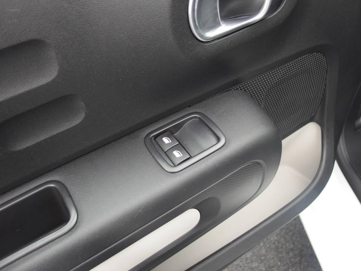 Citroën C3 Citroen C3 1.6 BlueHDi Feel CARPLAY / NAVI / CLIMA / PDC / BLUETOOTH / CRUISE / NL-AUTO