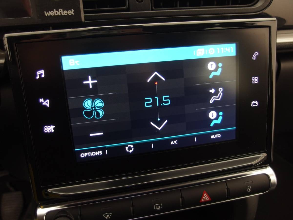 Citroën C3 Citroen C3 1.6 BlueHDi Feel CARPLAY / NAVI / CLIMA / PDC / BLUETOOTH / CRUISE / NL-AUTO