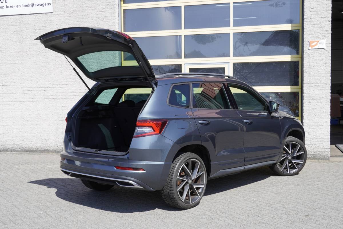 Škoda Karoq ŠKODA Karoq 1.5 TSI ACT 150PK! Automaat Sportline Business BJ2019 Lmv 18″ | Led | Pdc | Navi | App-Connect | Dashboard verlichting | Virtual cockpit | Climate control | Cruise control | Sportstoelen | Zwarte hemel | Sport stuurwiel | Extra getint glas