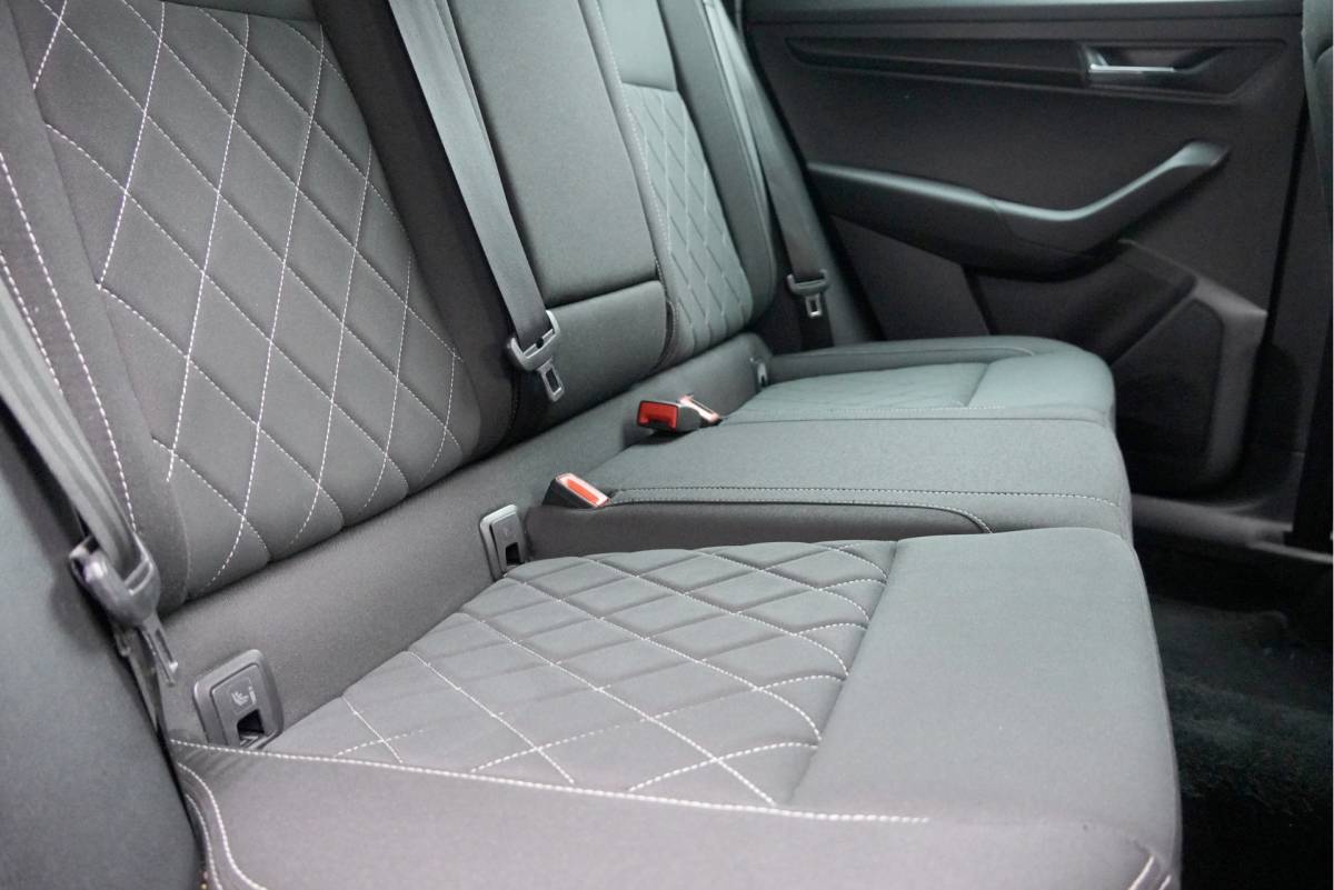 Škoda Karoq ŠKODA Karoq 1.5 TSI ACT 150PK! Automaat Sportline Business BJ2019 Lmv 18″ | Led | Pdc | Navi | App-Connect | Dashboard verlichting | Virtual cockpit | Climate control | Cruise control | Sportstoelen | Zwarte hemel | Sport stuurwiel | Extra getint glas