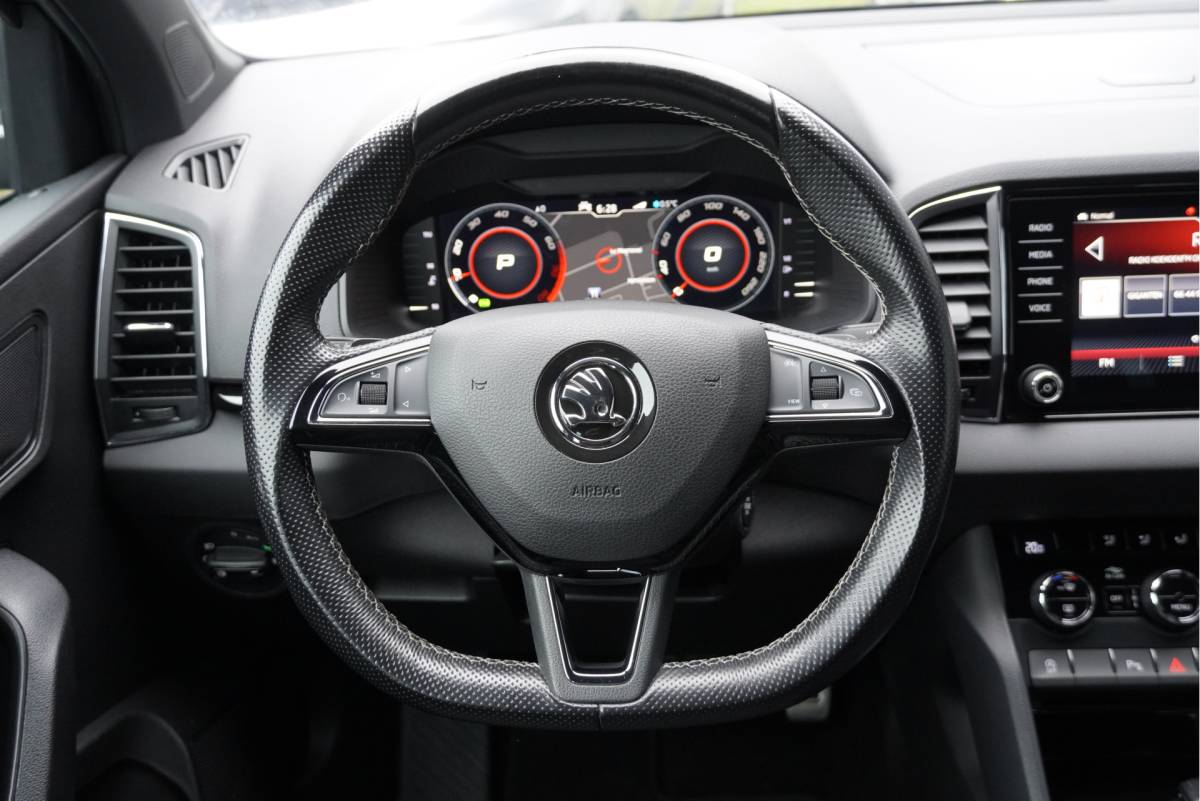 Škoda Karoq ŠKODA Karoq 1.5 TSI ACT 150PK! Automaat Sportline Business BJ2019 Lmv 18″ | Led | Pdc | Navi | App-Connect | Dashboard verlichting | Virtual cockpit | Climate control | Cruise control | Sportstoelen | Zwarte hemel | Sport stuurwiel | Extra getint glas