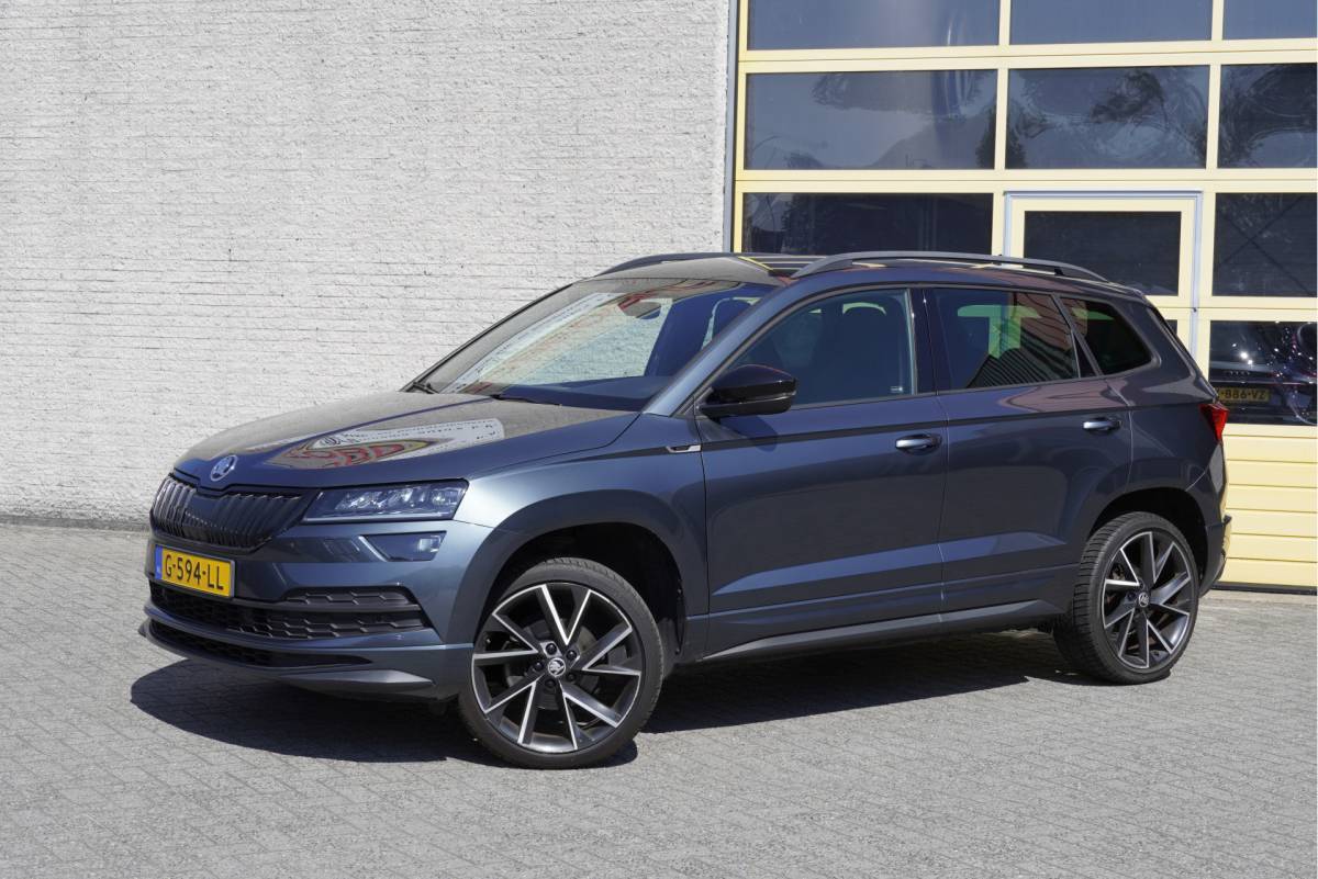 Škoda Karoq ŠKODA Karoq 1.5 TSI ACT 150PK! Automaat Sportline Business BJ2019 Lmv 18″ | Led | Pdc | Navi | App-Connect | Dashboard verlichting | Virtual cockpit | Climate control | Cruise control | Sportstoelen | Zwarte hemel | Sport stuurwiel | Extra getint glas