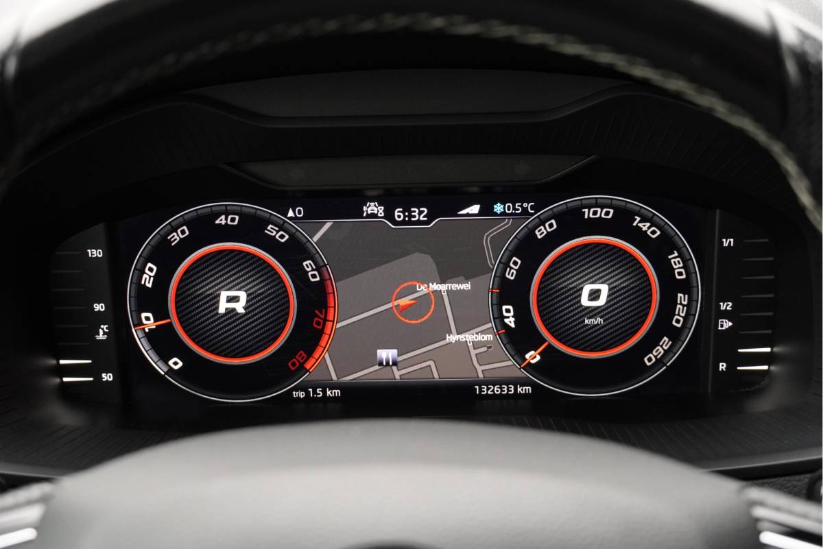 Škoda Karoq ŠKODA Karoq 1.5 TSI ACT 150PK! Automaat Sportline Business BJ2019 Lmv 18″ | Led | Pdc | Navi | App-Connect | Dashboard verlichting | Virtual cockpit | Climate control | Cruise control | Sportstoelen | Zwarte hemel | Sport stuurwiel | Extra getint glas