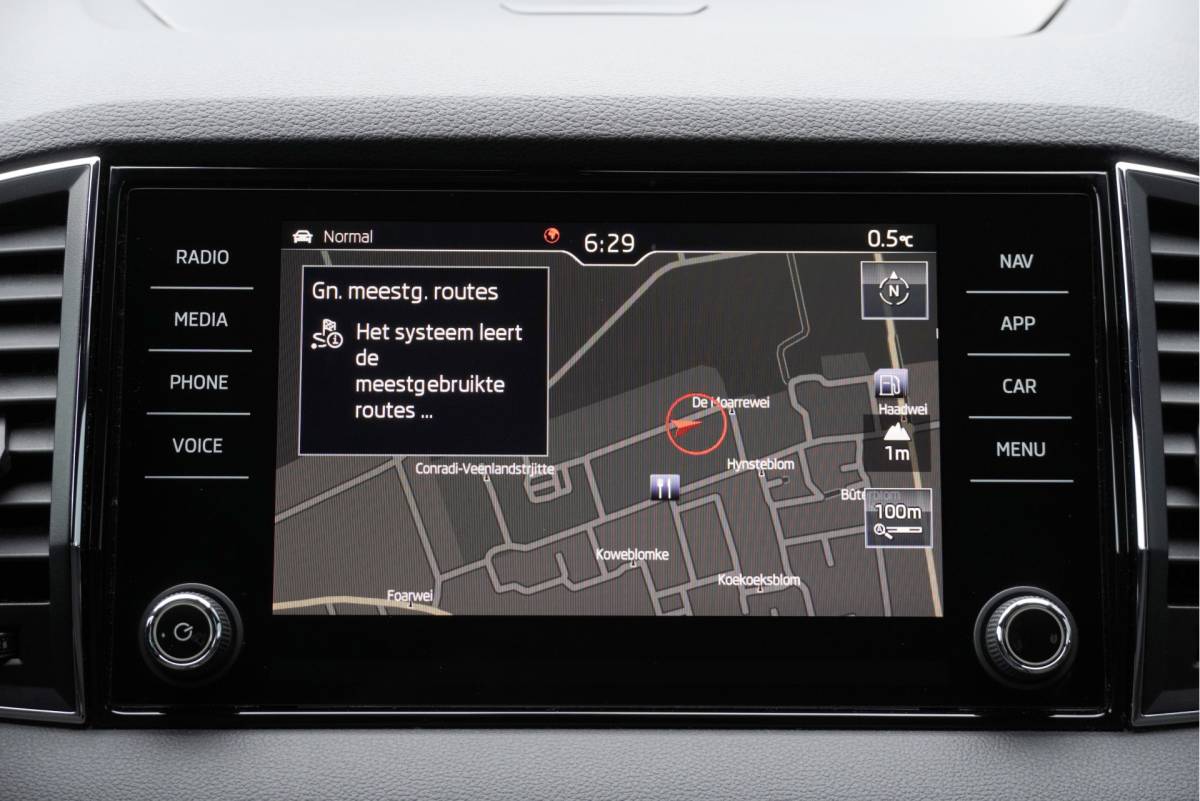 Škoda Karoq ŠKODA Karoq 1.5 TSI ACT 150PK! Automaat Sportline Business BJ2019 Lmv 18″ | Led | Pdc | Navi | App-Connect | Dashboard verlichting | Virtual cockpit | Climate control | Cruise control | Sportstoelen | Zwarte hemel | Sport stuurwiel | Extra getint glas