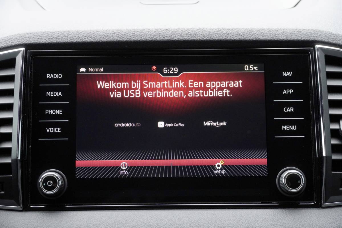 Škoda Karoq ŠKODA Karoq 1.5 TSI ACT 150PK! Automaat Sportline Business BJ2019 Lmv 18″ | Led | Pdc | Navi | App-Connect | Dashboard verlichting | Virtual cockpit | Climate control | Cruise control | Sportstoelen | Zwarte hemel | Sport stuurwiel | Extra getint glas