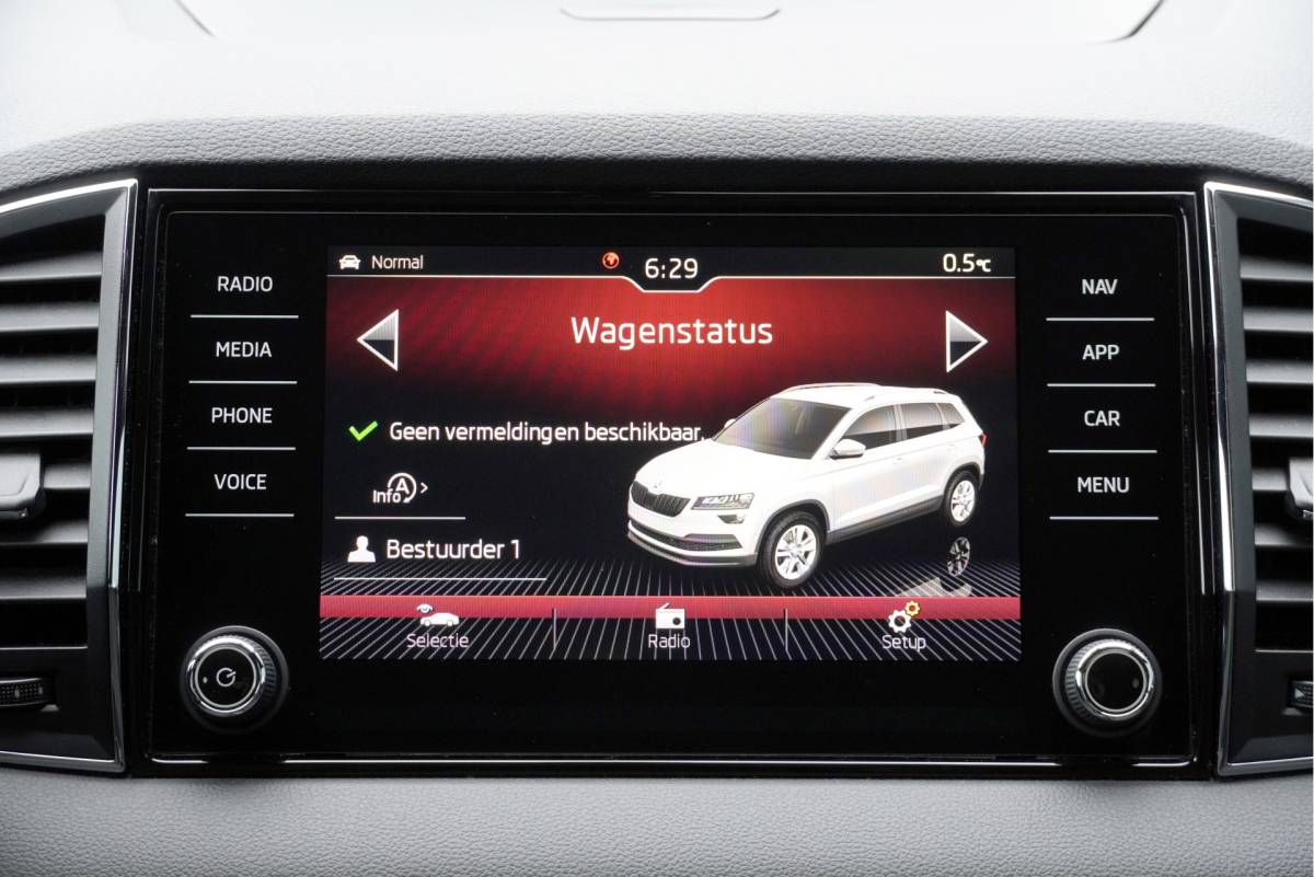 Škoda Karoq ŠKODA Karoq 1.5 TSI ACT 150PK! Automaat Sportline Business BJ2019 Lmv 18″ | Led | Pdc | Navi | App-Connect | Dashboard verlichting | Virtual cockpit | Climate control | Cruise control | Sportstoelen | Zwarte hemel | Sport stuurwiel | Extra getint glas