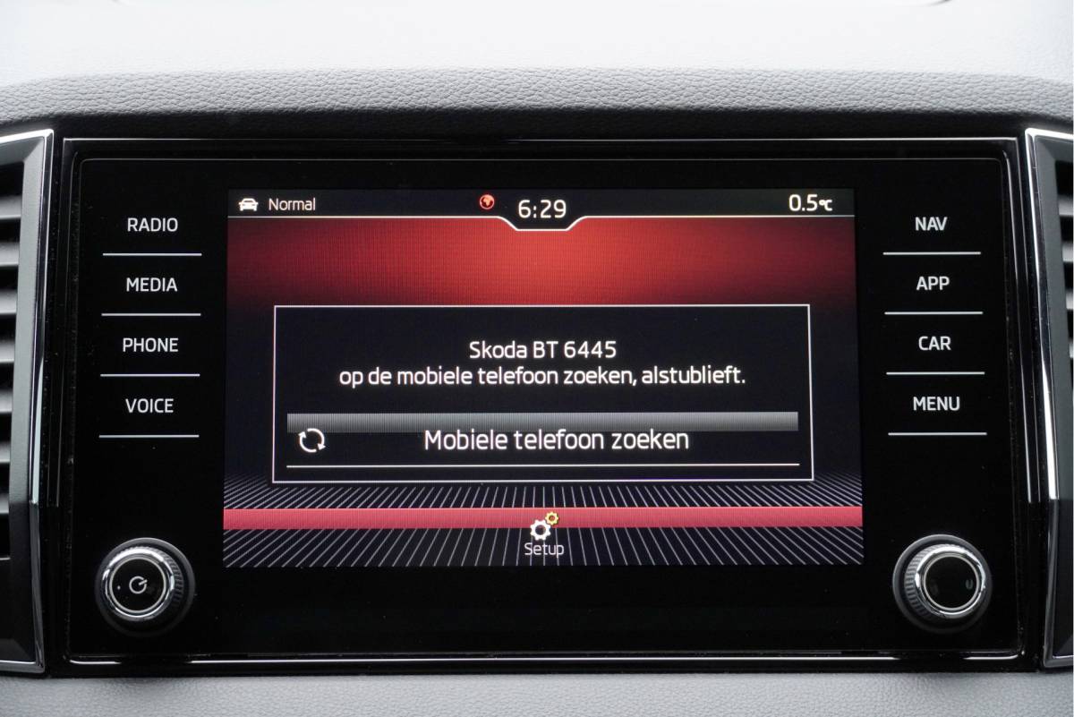 Škoda Karoq ŠKODA Karoq 1.5 TSI ACT 150PK! Automaat Sportline Business BJ2019 Lmv 18″ | Led | Pdc | Navi | App-Connect | Dashboard verlichting | Virtual cockpit | Climate control | Cruise control | Sportstoelen | Zwarte hemel | Sport stuurwiel | Extra getint glas