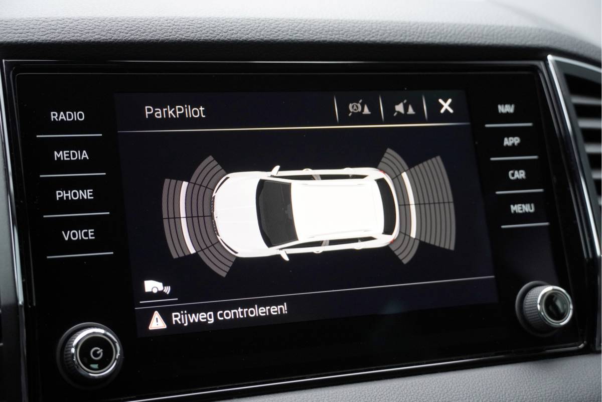 Škoda Karoq ŠKODA Karoq 1.5 TSI ACT 150PK! Automaat Sportline Business BJ2019 Lmv 18″ | Led | Pdc | Navi | App-Connect | Dashboard verlichting | Virtual cockpit | Climate control | Cruise control | Sportstoelen | Zwarte hemel | Sport stuurwiel | Extra getint glas