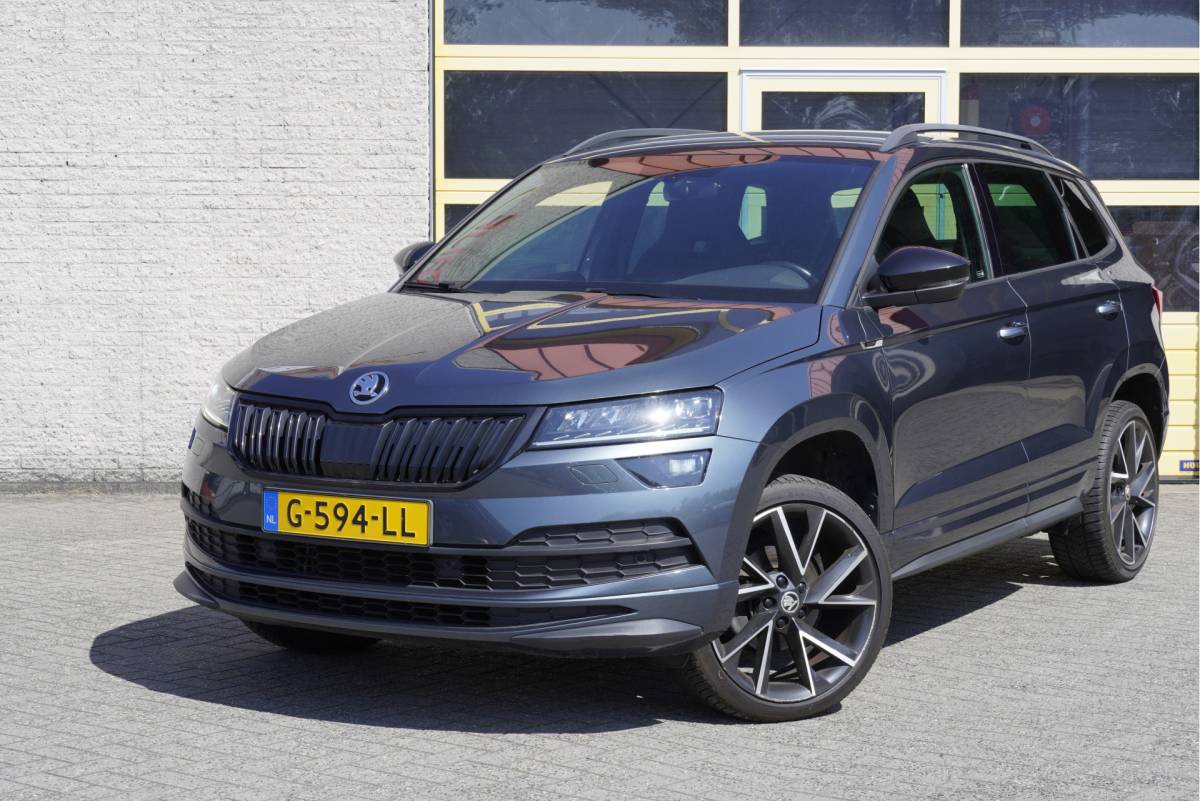 Škoda Karoq ŠKODA Karoq 1.5 TSI ACT 150PK! Automaat Sportline Business BJ2019 Lmv 18″ | Led | Pdc | Navi | App-Connect | Dashboard verlichting | Virtual cockpit | Climate control | Cruise control | Sportstoelen | Zwarte hemel | Sport stuurwiel | Extra getint glas