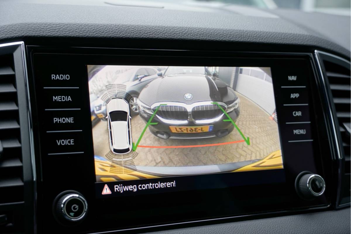 Škoda Karoq ŠKODA Karoq 1.5 TSI ACT 150PK! Automaat Sportline Business BJ2019 Lmv 18″ | Led | Pdc | Navi | App-Connect | Dashboard verlichting | Virtual cockpit | Climate control | Cruise control | Sportstoelen | Zwarte hemel | Sport stuurwiel | Extra getint glas