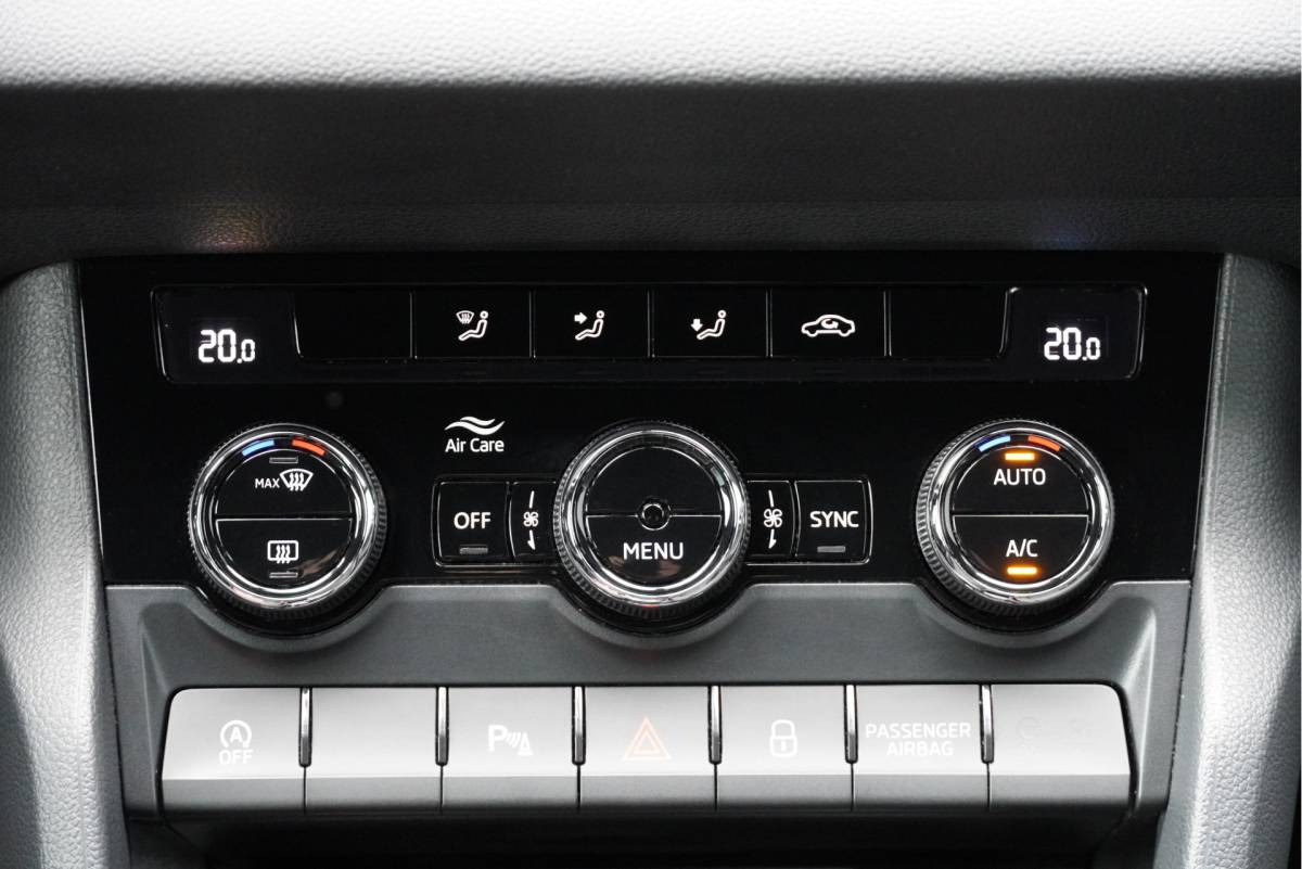 Škoda Karoq ŠKODA Karoq 1.5 TSI ACT 150PK! Automaat Sportline Business BJ2019 Lmv 18″ | Led | Pdc | Navi | App-Connect | Dashboard verlichting | Virtual cockpit | Climate control | Cruise control | Sportstoelen | Zwarte hemel | Sport stuurwiel | Extra getint glas