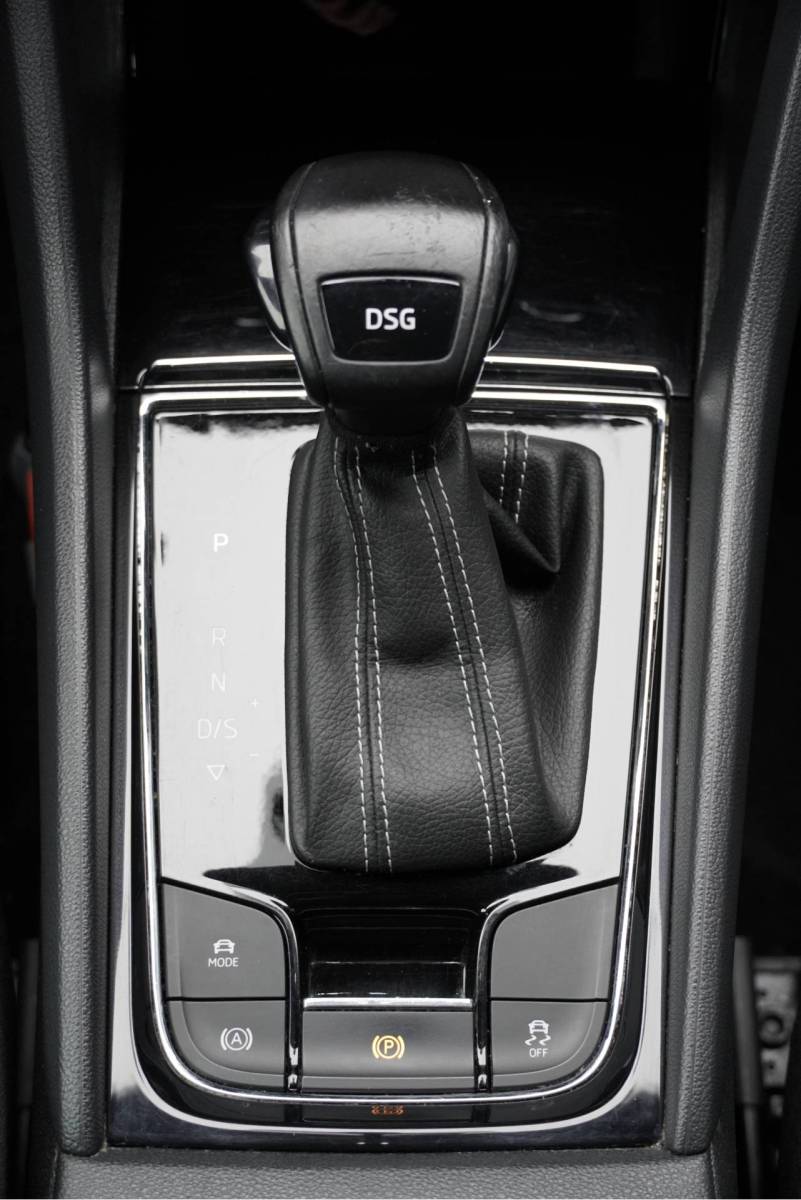 Škoda Karoq ŠKODA Karoq 1.5 TSI ACT 150PK! Automaat Sportline Business BJ2019 Lmv 18″ | Led | Pdc | Navi | App-Connect | Dashboard verlichting | Virtual cockpit | Climate control | Cruise control | Sportstoelen | Zwarte hemel | Sport stuurwiel | Extra getint glas